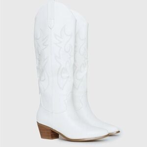 New without tags Billini Urson Boots White size 11W (curve extended) wide